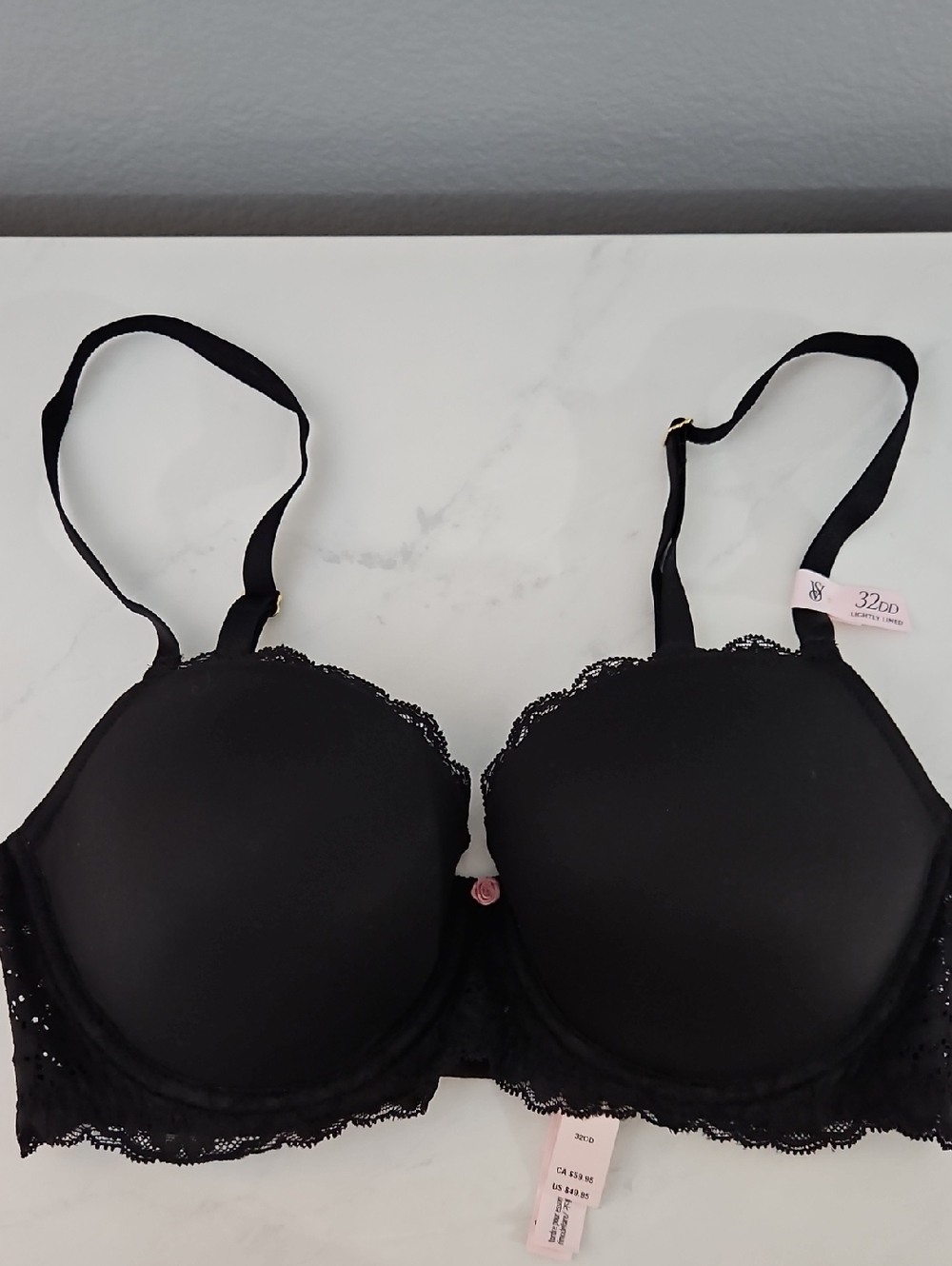 NWT 32DD Victoria Secret Bra